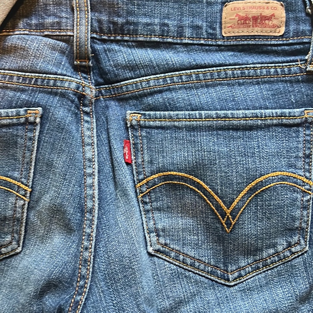 Levi’s Too Super Low Great Condition💙🤗🥰